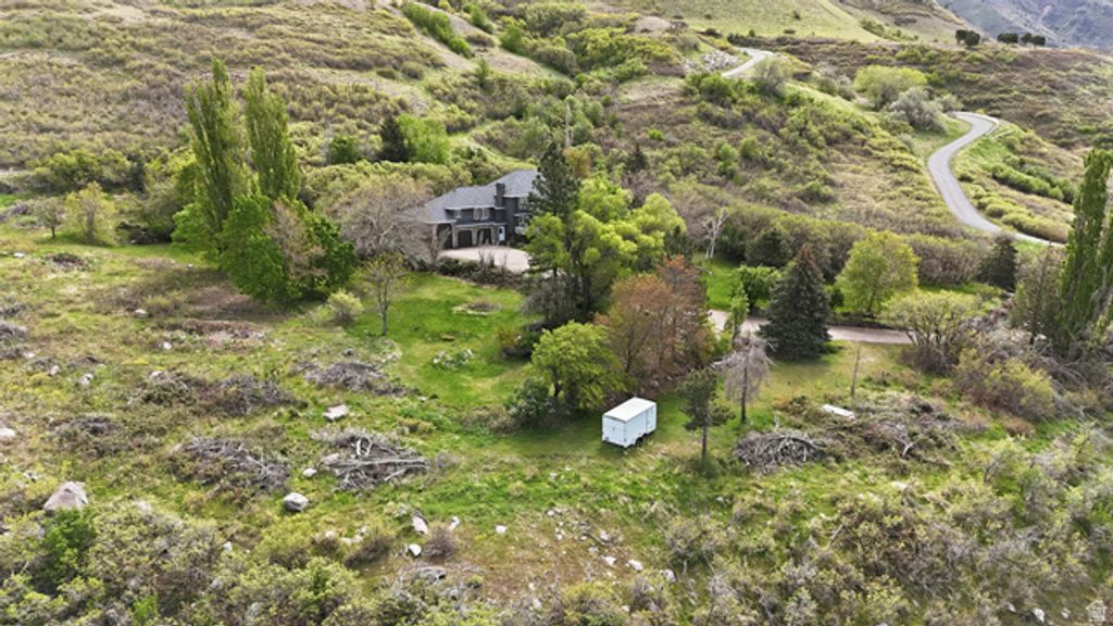 Image 5 of property listing at 6464 BYBEE DR, Ogden, UT 84403