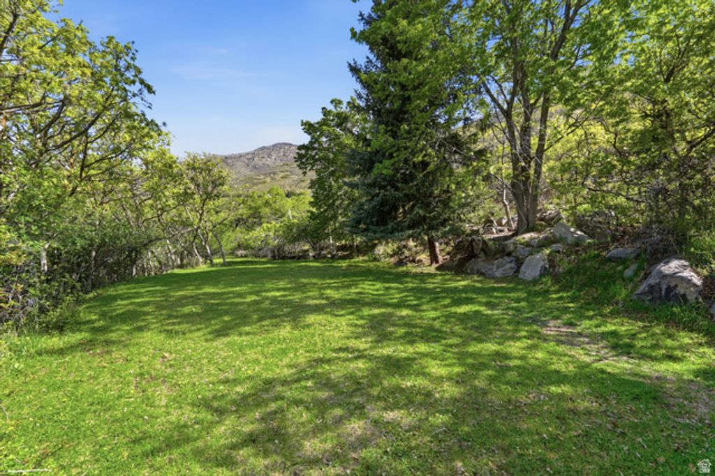 Image 9 of property listing at 6464 BYBEE DR, Ogden, UT 84403