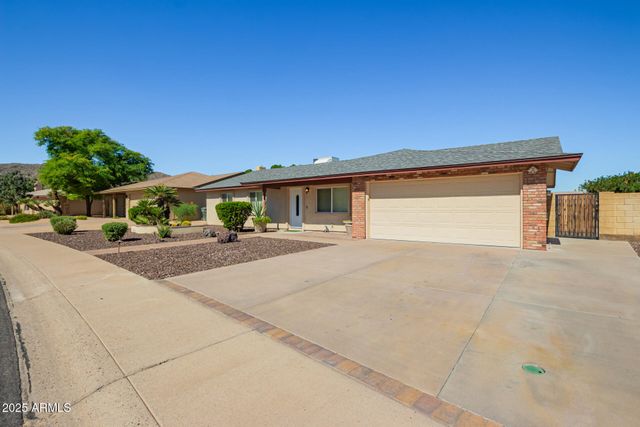 11825 S Coconino Street, Phoenix, AZ 85044