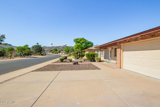 11825 S Coconino Street, Phoenix, AZ 85044