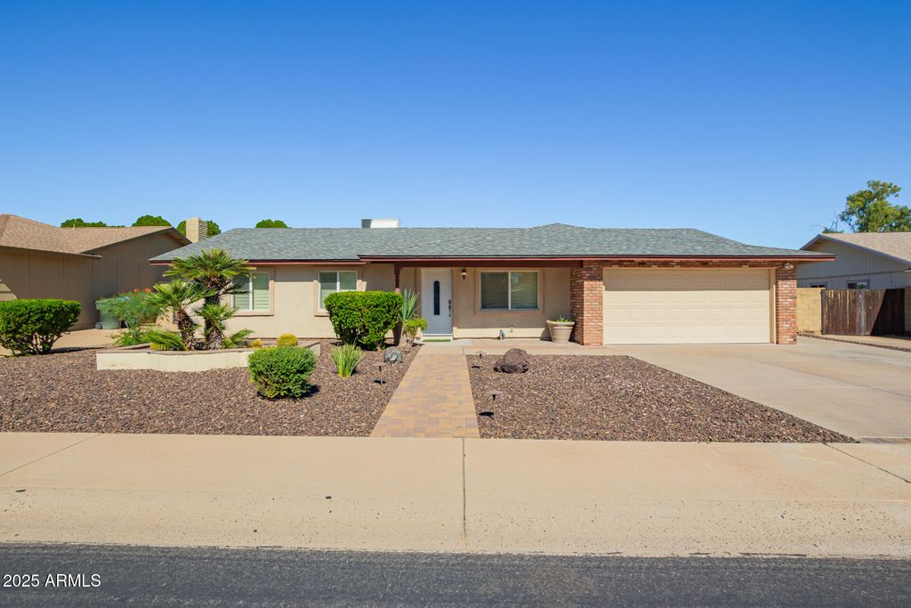 11825 S Coconino Street, Phoenix, AZ 85044