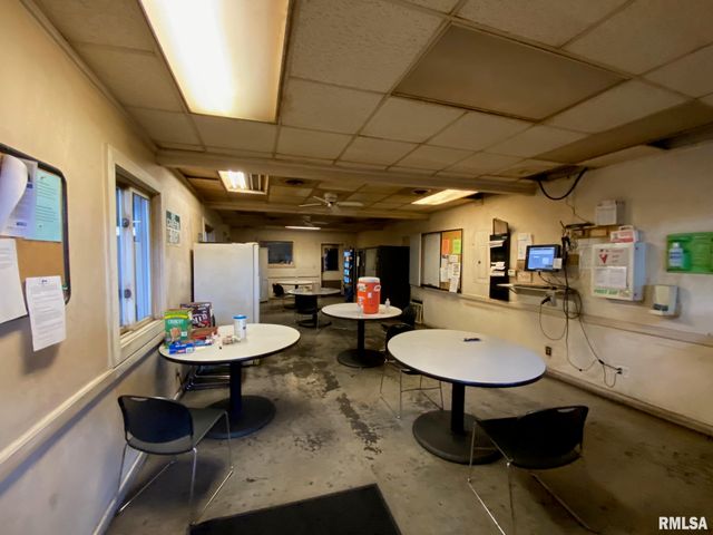 1833 W 2ND Street # 1, Davenport, IA 52802