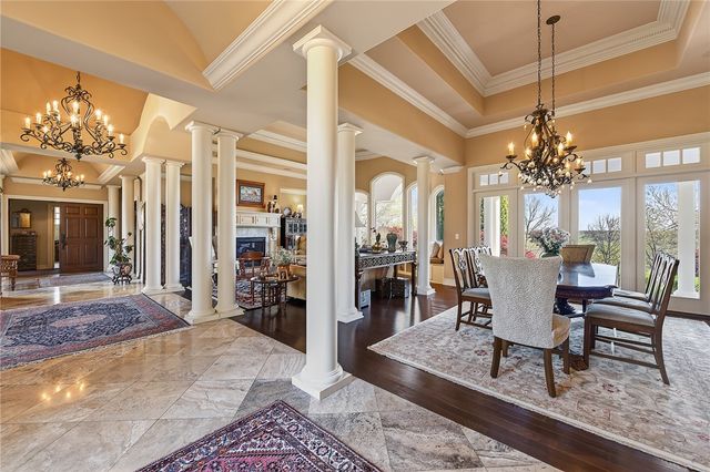 900 Beau Chalet Drive, Bentonville, AR 72713