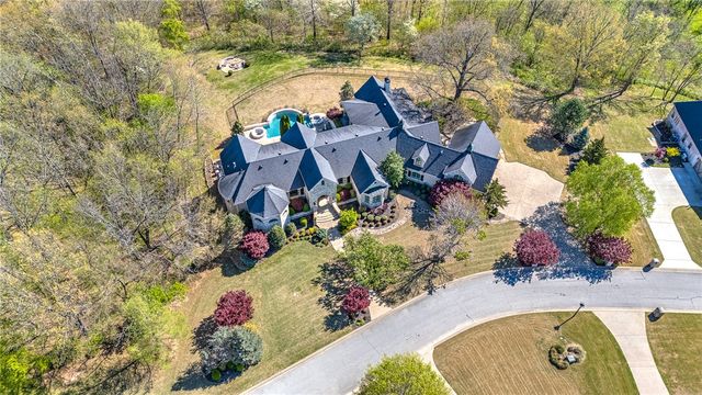 900 Beau Chalet Drive, Bentonville, AR 72713