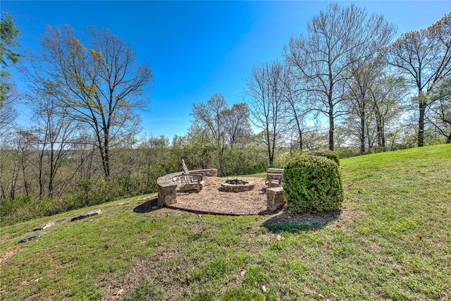 900 Beau Chalet Drive, Bentonville, AR 72713