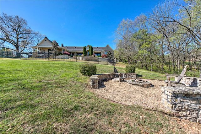 900 Beau Chalet Drive, Bentonville, AR 72713