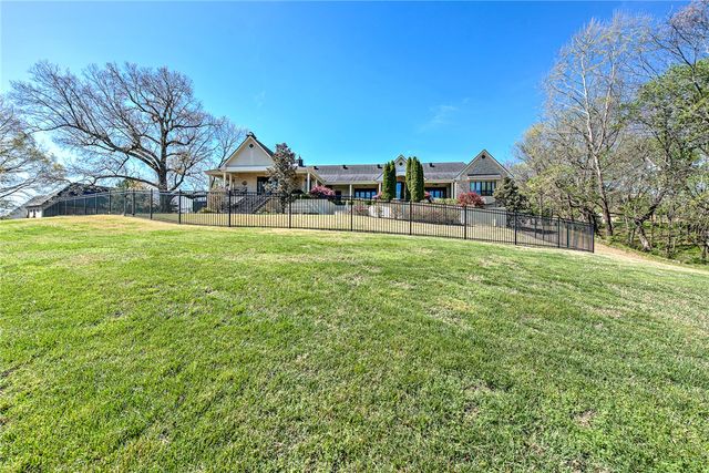 900 Beau Chalet Drive, Bentonville, AR 72713