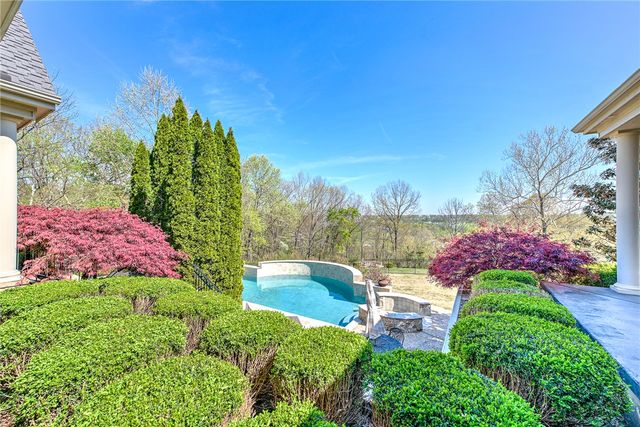 900 Beau Chalet Drive, Bentonville, AR 72713