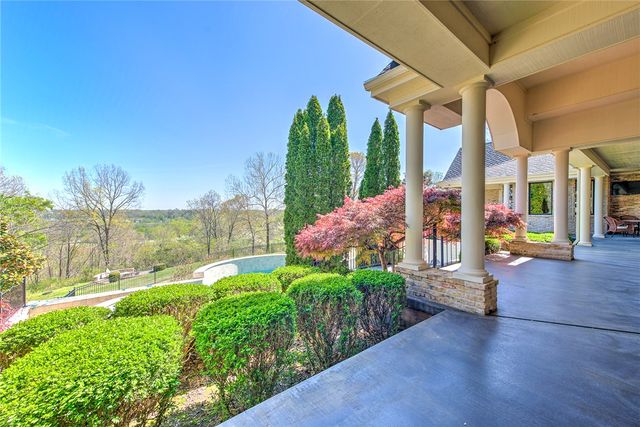 900 Beau Chalet Drive, Bentonville, AR 72713