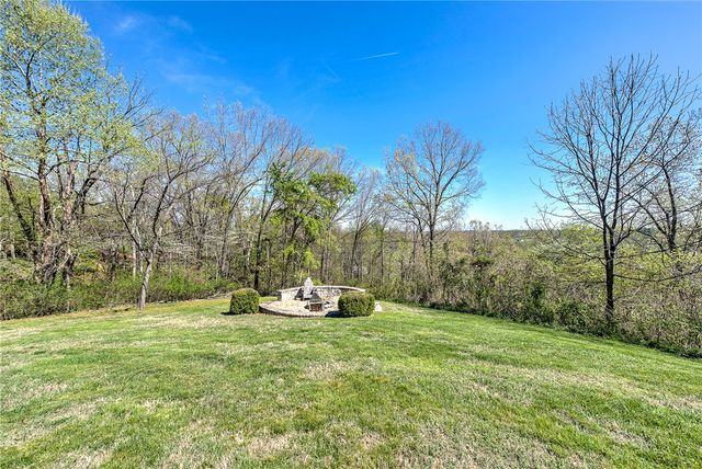 900 Beau Chalet Drive, Bentonville, AR 72713