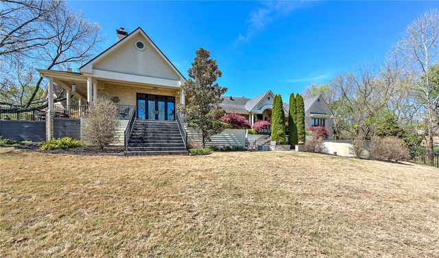 900 Beau Chalet Drive, Bentonville, AR 72713