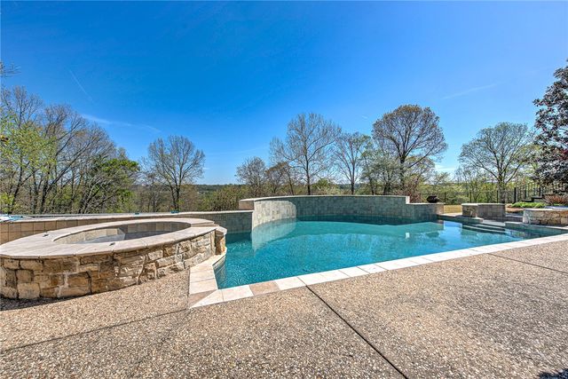 900 Beau Chalet Drive, Bentonville, AR 72713
