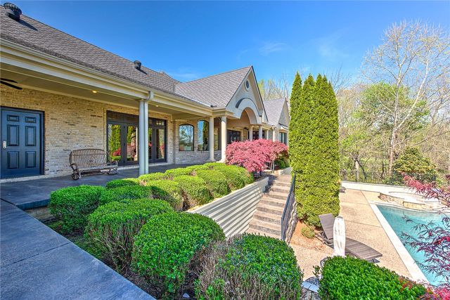 900 Beau Chalet Drive, Bentonville, AR 72713