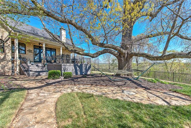 900 Beau Chalet Drive, Bentonville, AR 72713