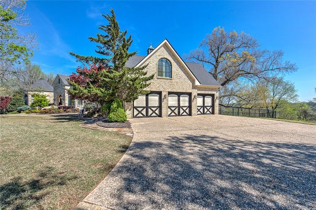 900 Beau Chalet Drive, Bentonville, AR 72713