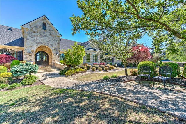 900 Beau Chalet Drive, Bentonville, AR 72713