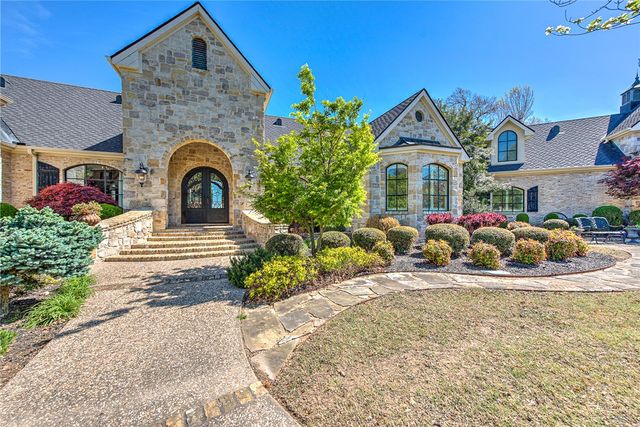 900 Beau Chalet Drive, Bentonville, AR 72713