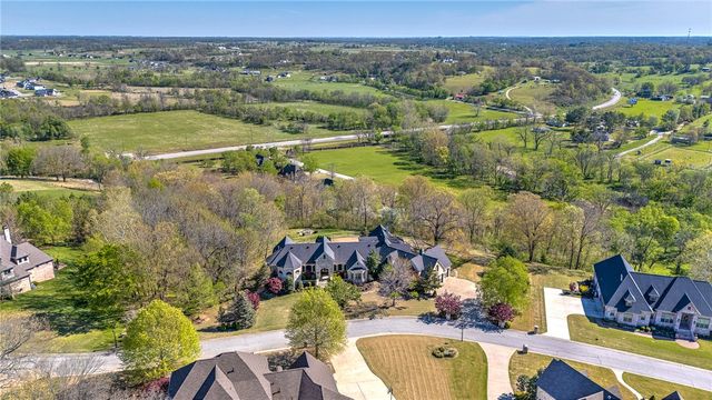 900 Beau Chalet Drive, Bentonville, AR 72713