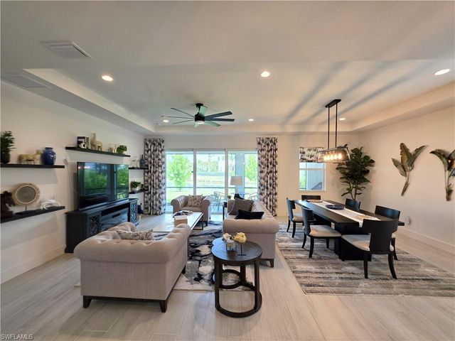 8955 Kingston ST, Naples, FL 34114