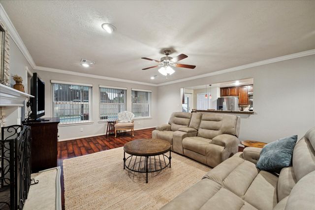 10900 Spruce Drive S, La Porte, TX 77571