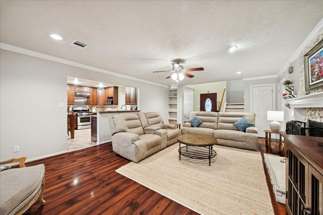 10900 Spruce Drive S, La Porte, TX 77571