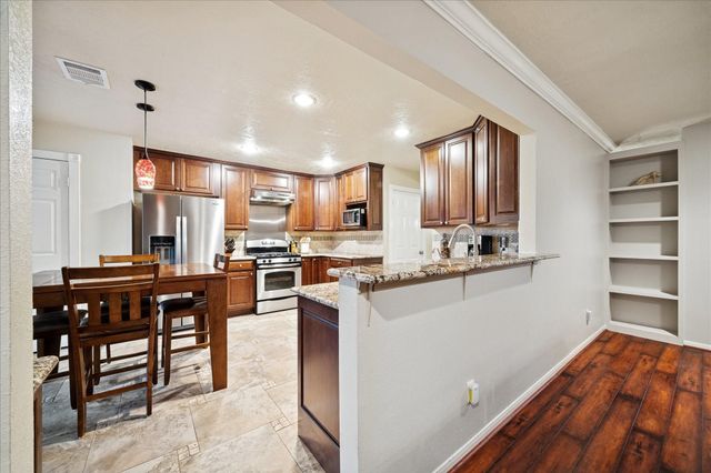 10900 Spruce Drive S, La Porte, TX 77571