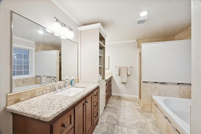 10900 Spruce Drive S, La Porte, TX 77571