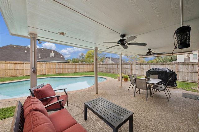 10900 Spruce Drive S, La Porte, TX 77571