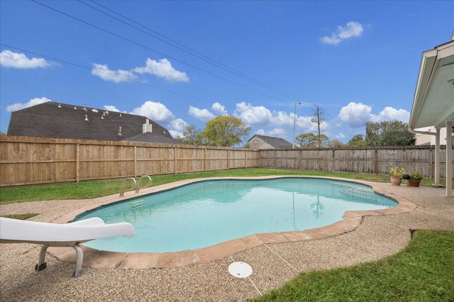 10900 Spruce Drive S, La Porte, TX 77571