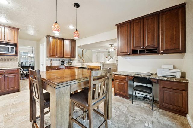 10900 Spruce Drive S, La Porte, TX 77571