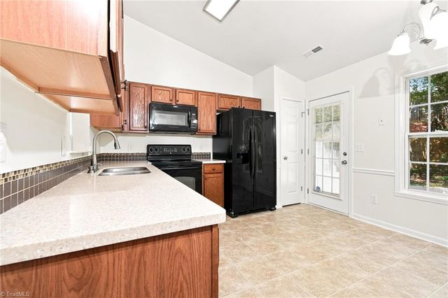 5117 Oakhurst Park Court, Kernersville, NC 27284