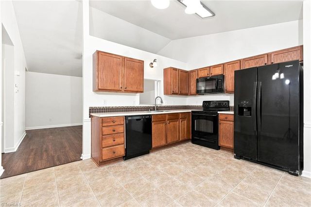 5117 Oakhurst Park Court, Kernersville, NC 27284