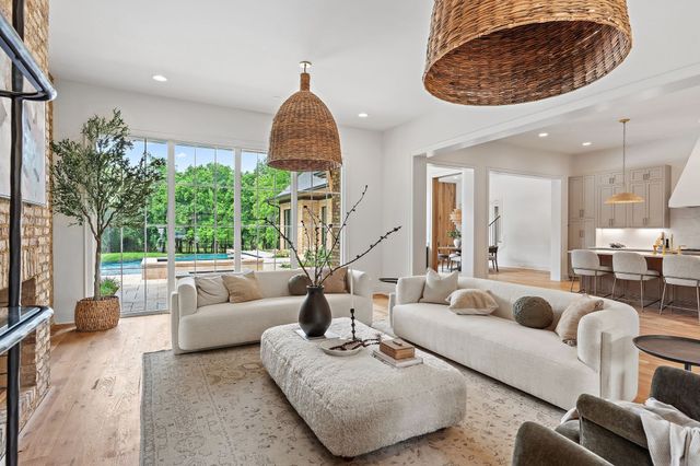 2805 Tyne Blvd, Nashville, TN 37215