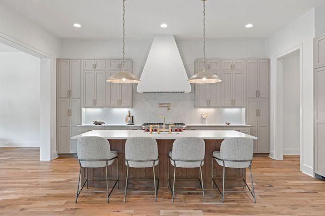 2805 Tyne Blvd, Nashville, TN 37215