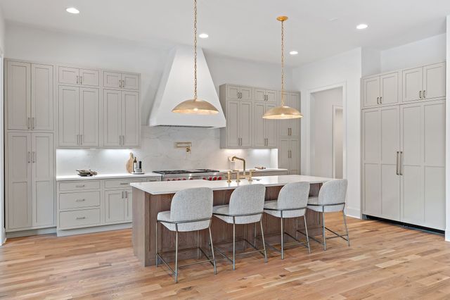 2805 Tyne Blvd, Nashville, TN 37215