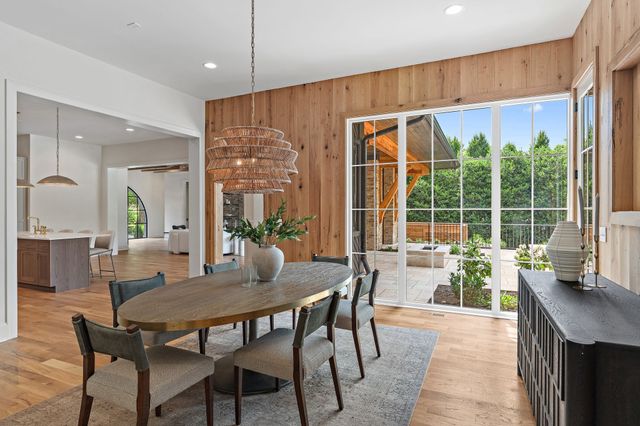 2805 Tyne Blvd, Nashville, TN 37215