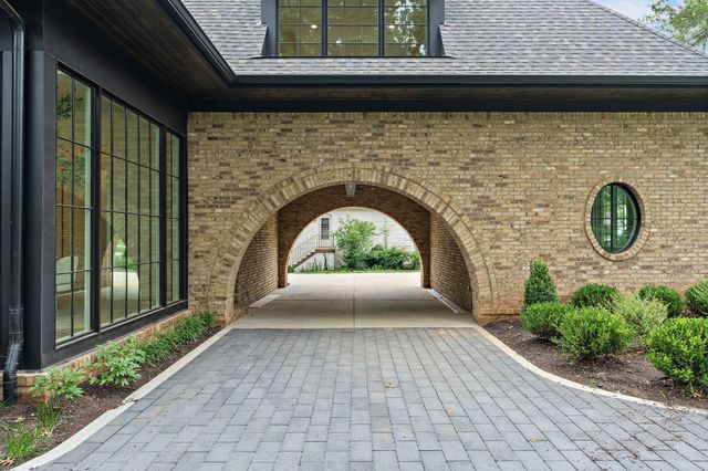 2805 Tyne Blvd, Nashville, TN 37215