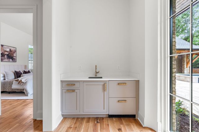 2805 Tyne Blvd, Nashville, TN 37215