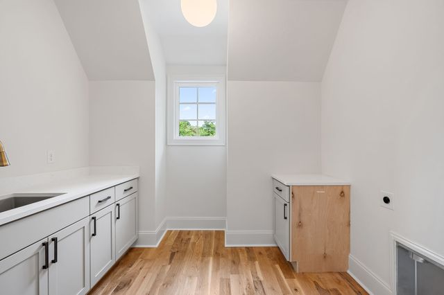 2805 Tyne Blvd, Nashville, TN 37215