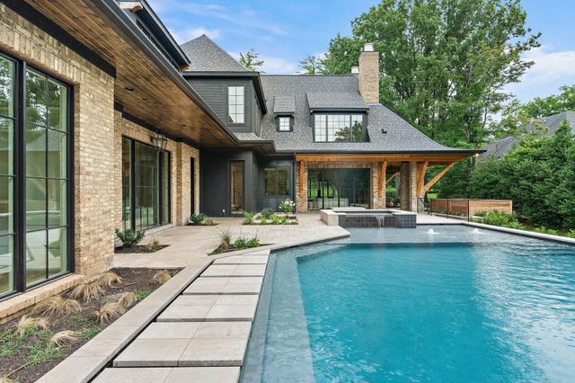 2805 Tyne Blvd, Nashville, TN 37215