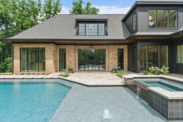 2805 Tyne Blvd, Nashville, TN 37215