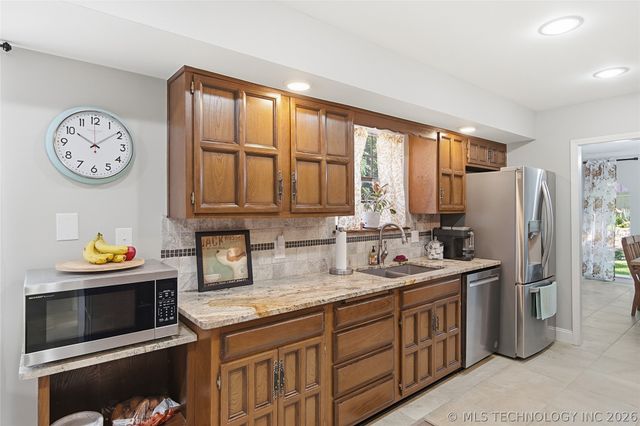 2605 E 72nd Street, Tulsa, OK 74136
