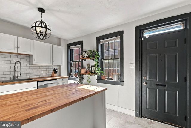 212 HOWARD AVE, Lancaster, PA 17602