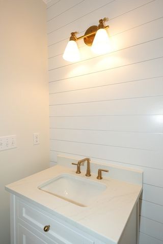 23 Winter St., Medfield, MA 02052