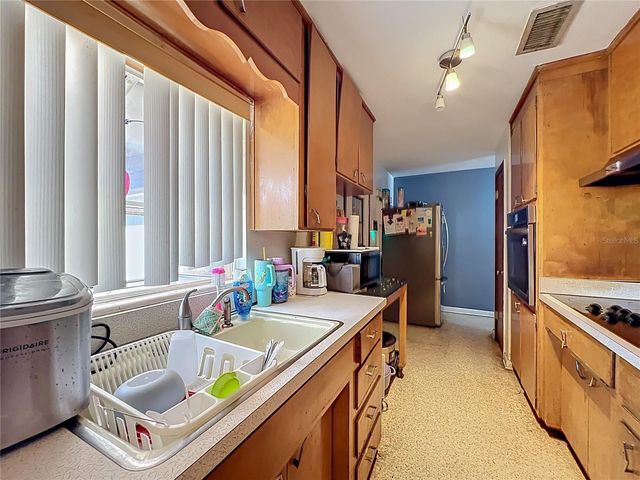 811 W LAKE MANN DRIVE, Orlando, FL 32805