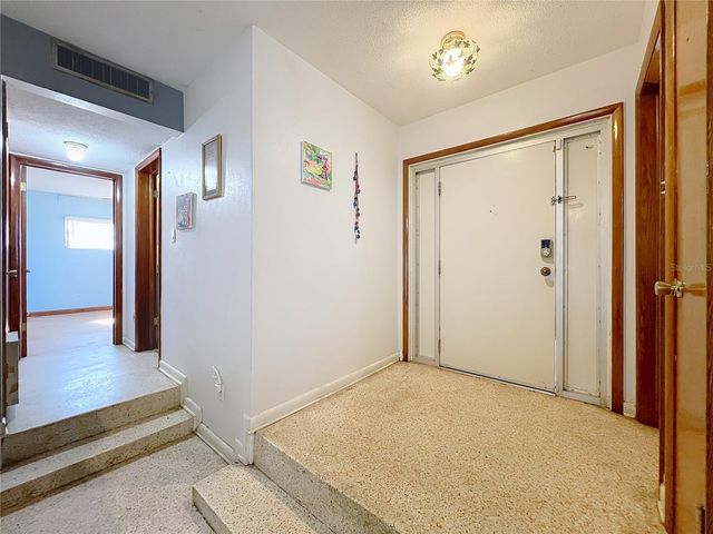 811 W LAKE MANN DRIVE, Orlando, FL 32805