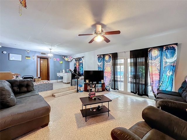 811 W LAKE MANN DRIVE, Orlando, FL 32805