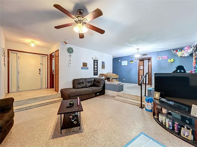 811 W LAKE MANN DRIVE, Orlando, FL 32805