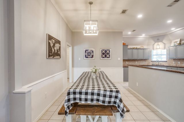 803 Williamsburg Drive, Ennis, TX 75119