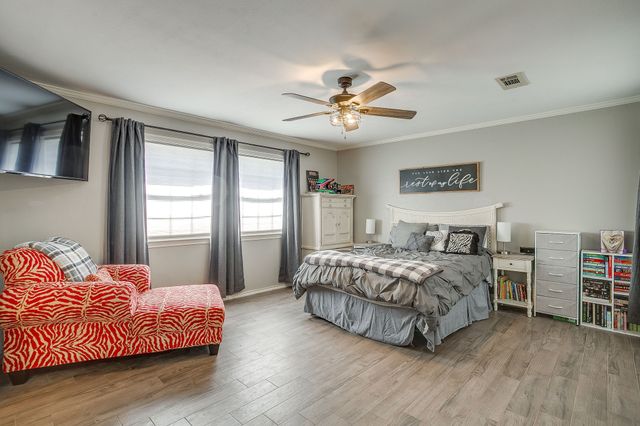 803 Williamsburg Drive, Ennis, TX 75119